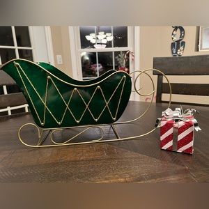 Christmas sleigh and present